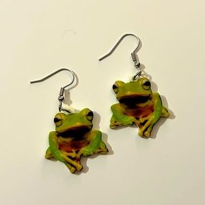 💍5/$10 Green frog earrings